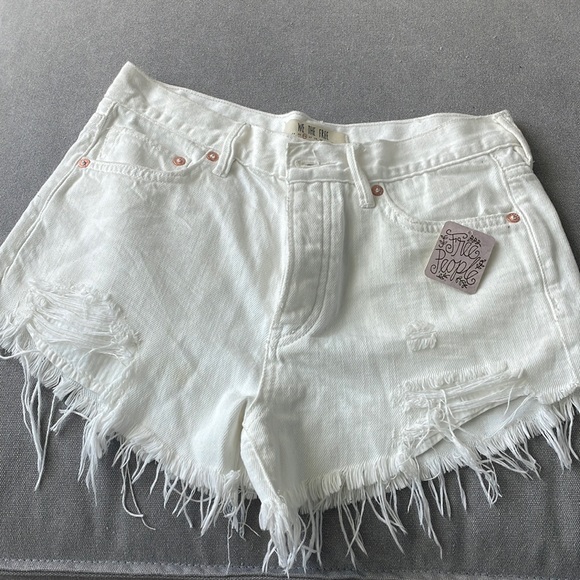 Free People NEVER WORN w/Tags White distressed denim shorts. - Picture 1 of 3